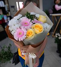 Букет цветов из:  Герберы, Розы и Хризантемы в Шаркан