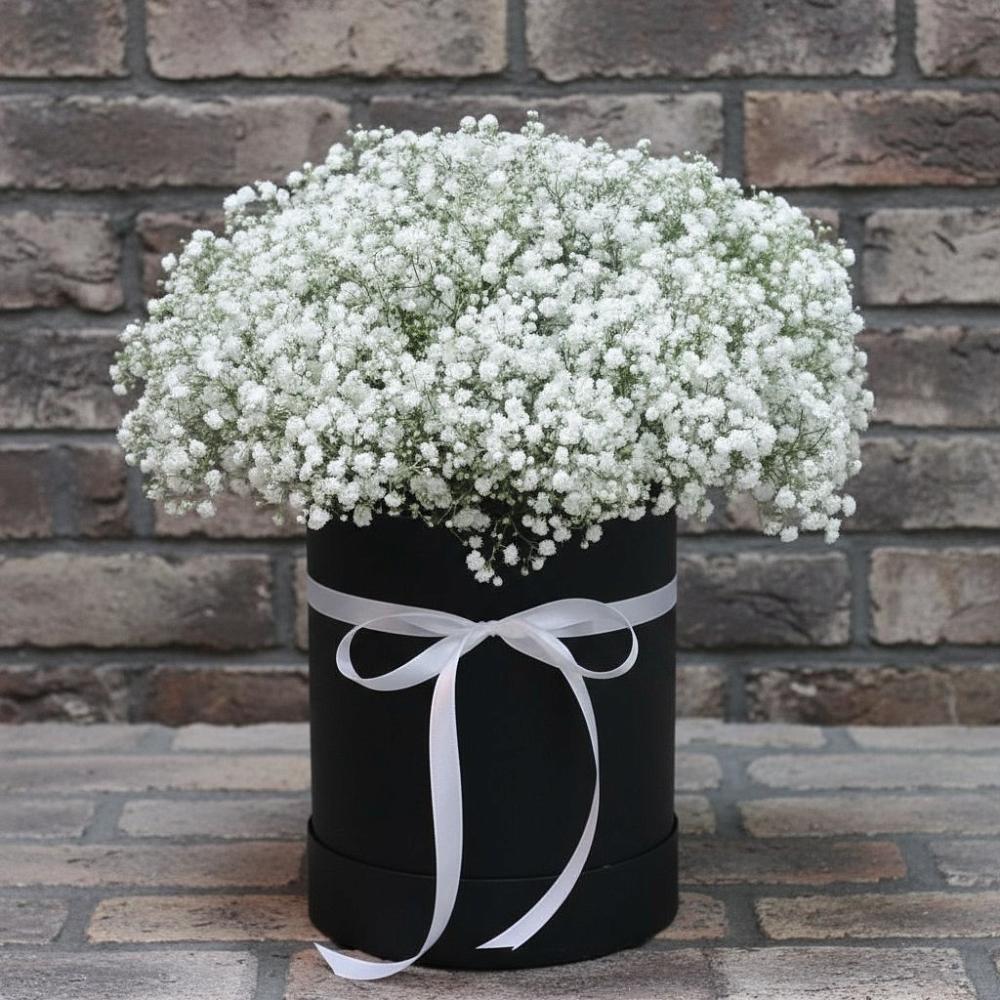 Цветочная композиция из Гипсофила в шляпной коробке в Шаркан