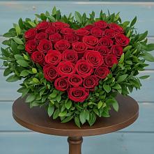 Цветочная композиция из Розы в виде сердца в Шаркан