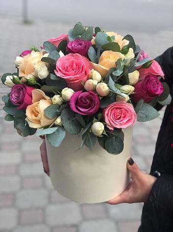 Цветочная композиция из Розы в шляпной коробке в Шаркан