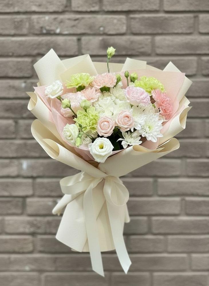 Букет цветов из: Гвоздики, Розы, Лизиантусы и Хризантемы в Шаркан