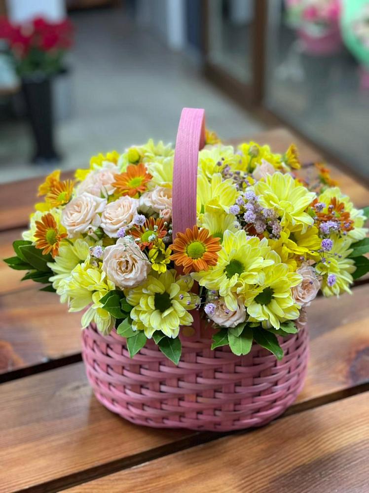 Цветочная композиция из Хризантемы и Розы в корзине в Шаркан