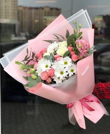 Букет цветов из: Розы, Лизиантусы и Хризантемы в Шаркан